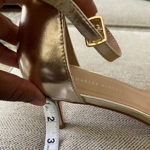 2. Women wide wight shoes